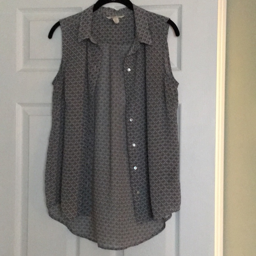 Sleeveless button down sheer blouse by H&M